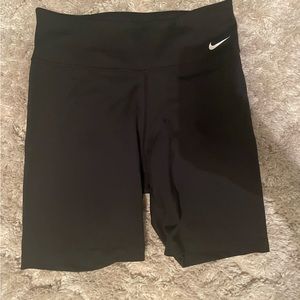 Nike shorts 6” black size m